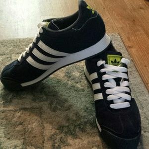 Adidas samoas